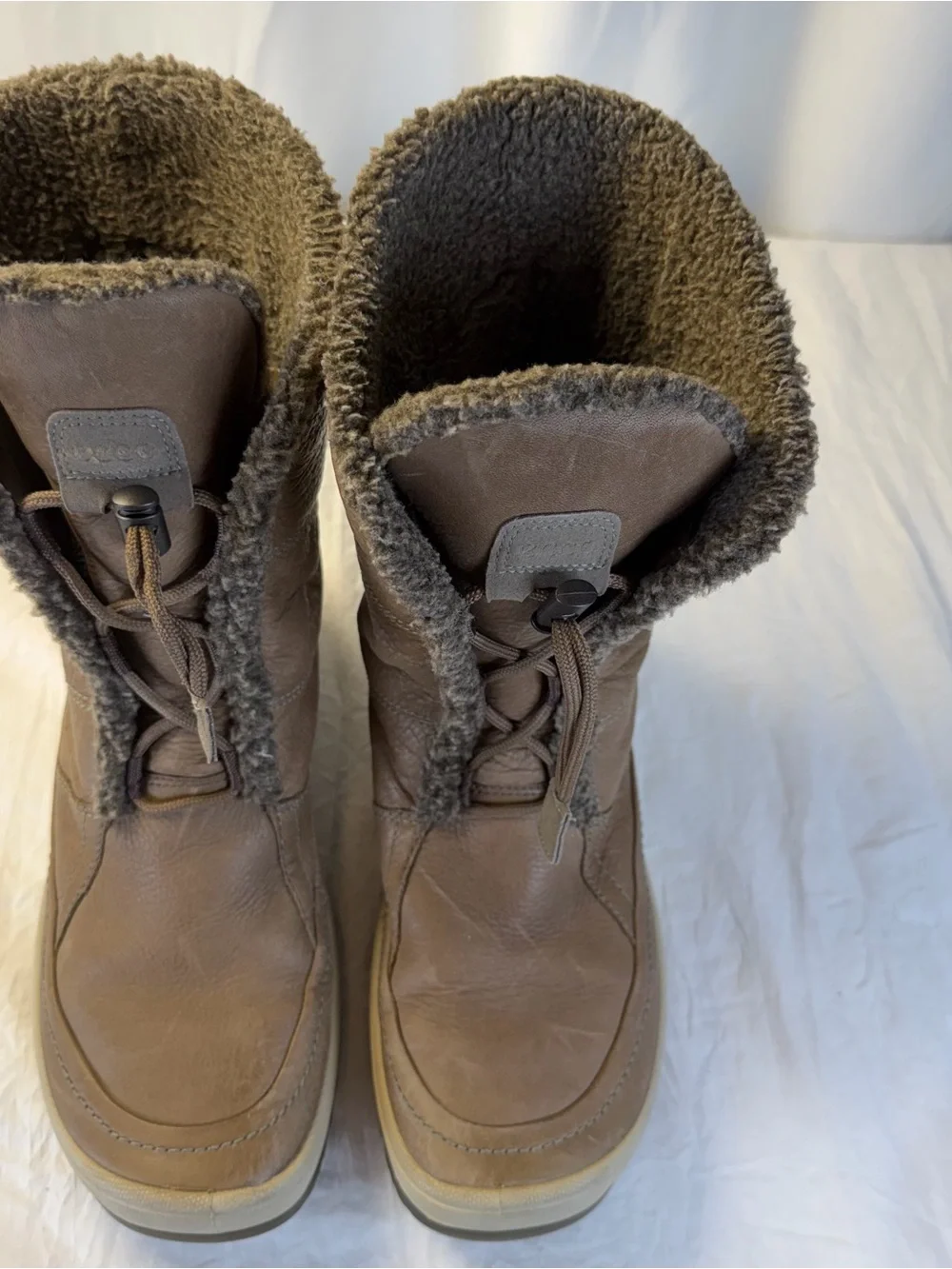 Ecco warm brown